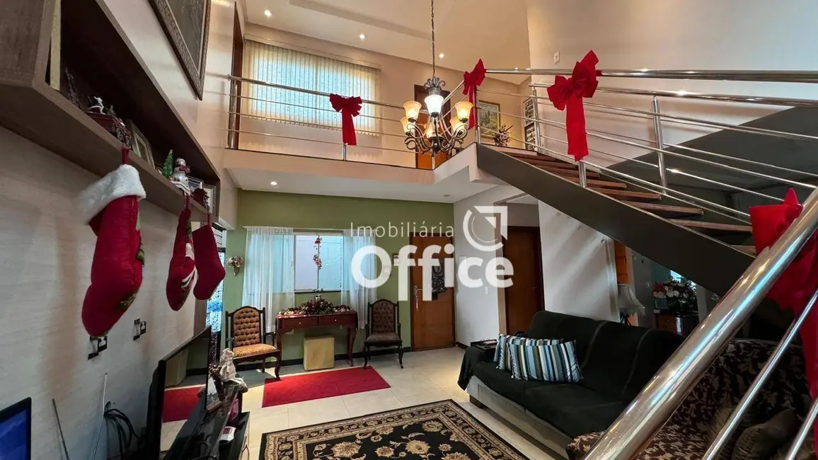 Foto 5 de Sobrado com 5 quartos à venda, 300m2 em Itamaraty, Anapolis - GO