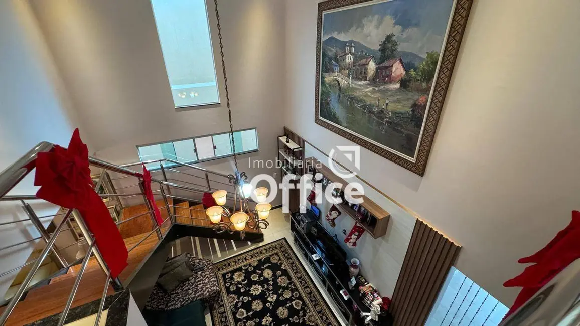 Foto 9 de Sobrado com 5 quartos à venda, 300m2 em Itamaraty, Anapolis - GO