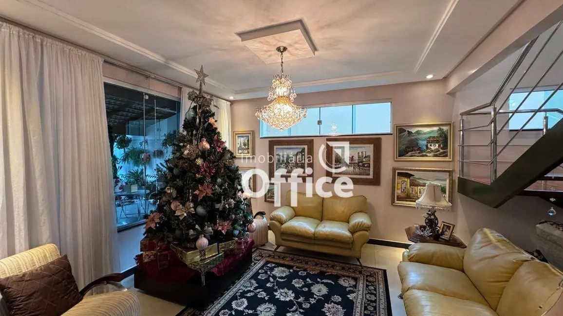 Foto 3 de Sobrado com 5 quartos à venda, 300m2 em Itamaraty, Anapolis - GO