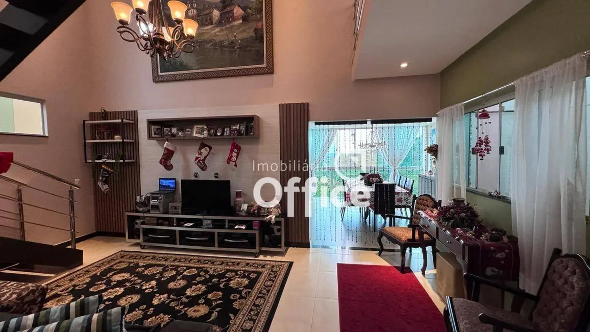 Foto 6 de Sobrado com 5 quartos à venda, 300m2 em Itamaraty, Anapolis - GO