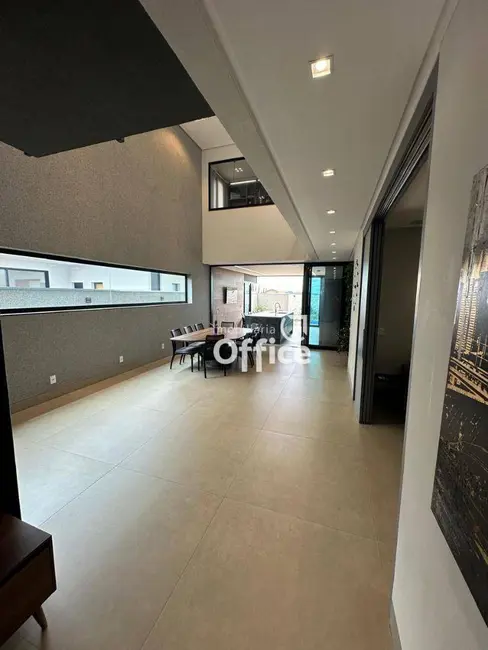 Sobrado com 4 quartos à venda, 360m2 em Anapolis - GO - imagem 3 Foto 3 de Sobrado com 4 quartos à venda, 360m2 em Anapolis - GO