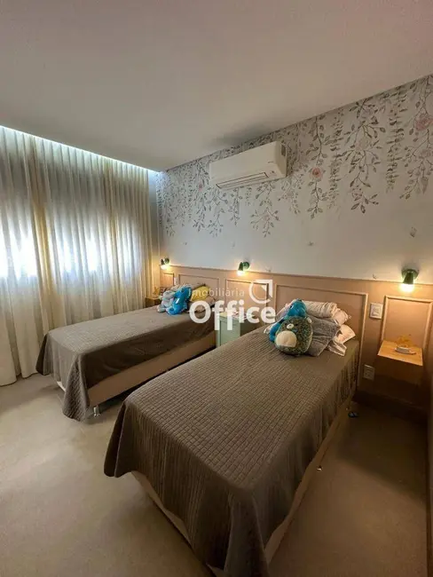 Sobrado com 4 quartos à venda, 360m2 em Anapolis - GO - imagem 6 Foto 6 de Sobrado com 4 quartos à venda, 360m2 em Anapolis - GO