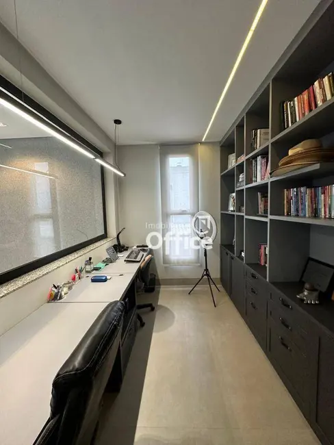 Sobrado com 4 quartos à venda, 360m2 em Anapolis - GO - imagem 9 Foto 9 de Sobrado com 4 quartos à venda, 360m2 em Anapolis - GO