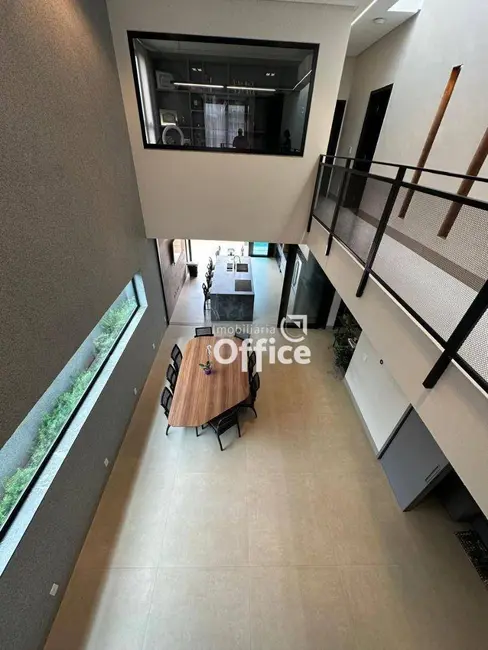 Sobrado com 4 quartos à venda, 360m2 em Anapolis - GO - imagem 5 Foto 5 de Sobrado com 4 quartos à venda, 360m2 em Anapolis - GO