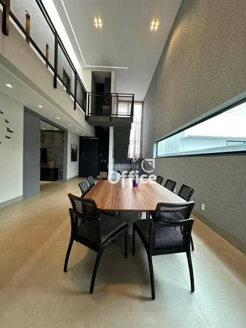 Sobrado com 4 quartos à venda, 360m2 em Anapolis - GO - imagem 1 Foto 1 de Sobrado com 4 quartos à venda, 360m2 em Anapolis - GO