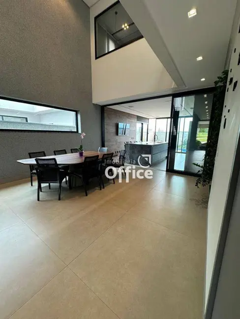 Sobrado com 4 quartos à venda, 360m2 em Anapolis - GO - imagem 2 Foto 2 de Sobrado com 4 quartos à venda, 360m2 em Anapolis - GO