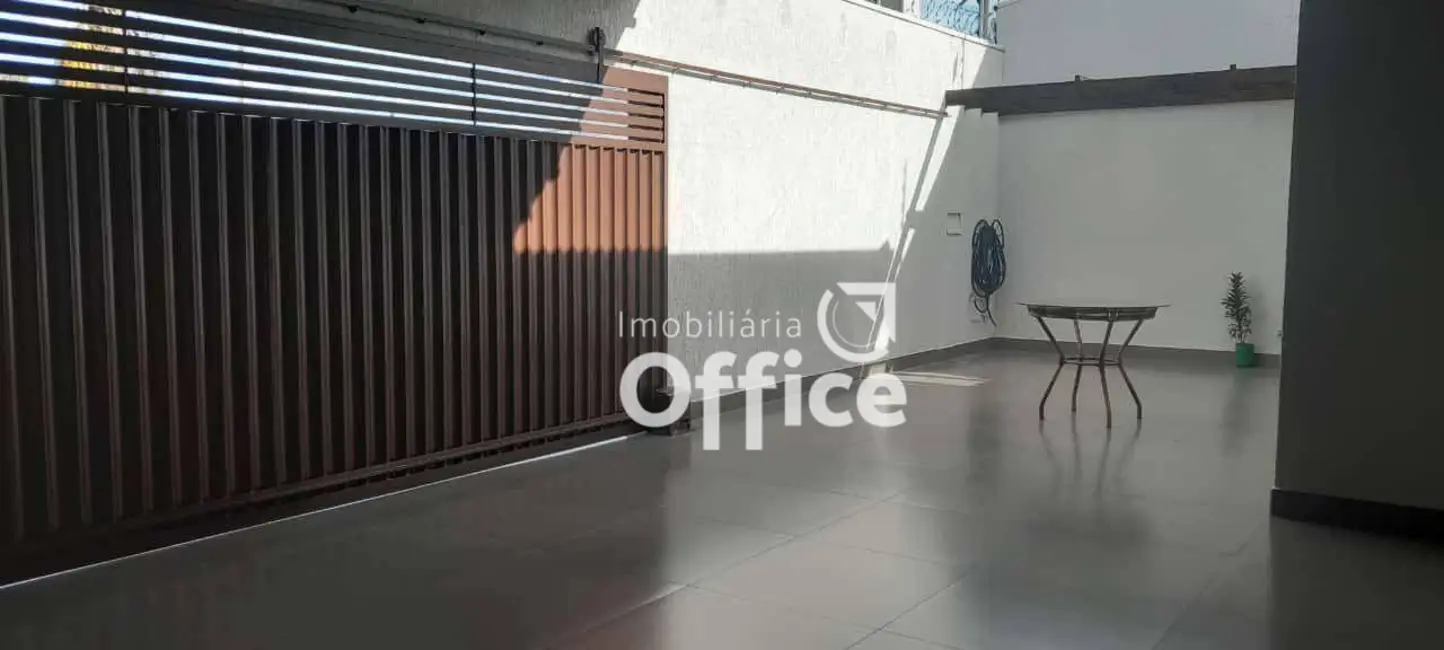 Foto 2 de Casa com 3 quartos à venda, 192m2 em Anapolis - GO