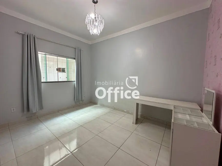 Casa com 3 quartos à venda, 200m2 em Jardim Itália, Anapolis - GO - imagem 7 Foto 7 de Casa com 3 quartos à venda, 200m2 em Jardim Itália, Anapolis - GO