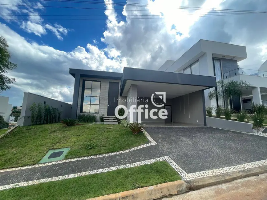 Foto 1 de Casa com 3 quartos à venda, 300m2 em Condomínio Residencial Grand Trianon, Anapolis - GO