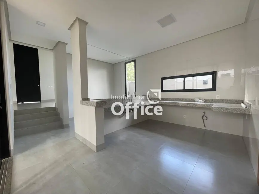 Foto 2 de Casa com 3 quartos à venda, 300m2 em Condomínio Residencial Grand Trianon, Anapolis - GO