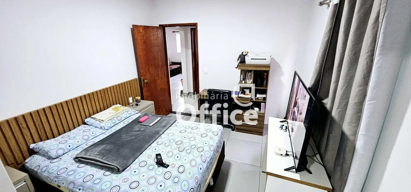 Foto 6 de Casa com 2 quartos à venda, 258m2 em Vila Jaiara, Anapolis - GO