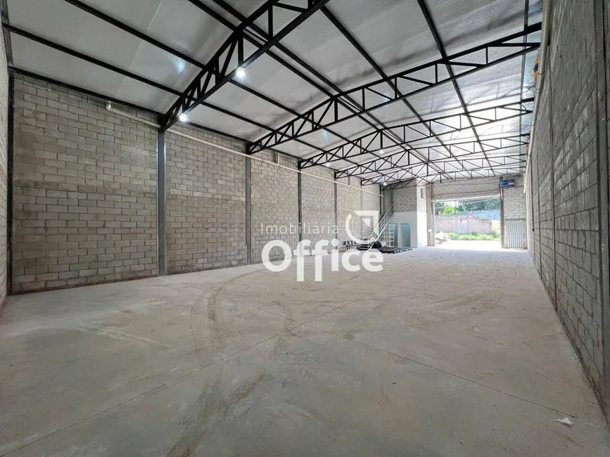 Armazém / Galpão à venda, 300m2 em Setor Sul Jamil Miguel, Anapolis - GO - imagem 3 Foto 3 de Armazém / Galpão à venda, 300m2 em Setor Sul Jamil Miguel, Anapolis - GO