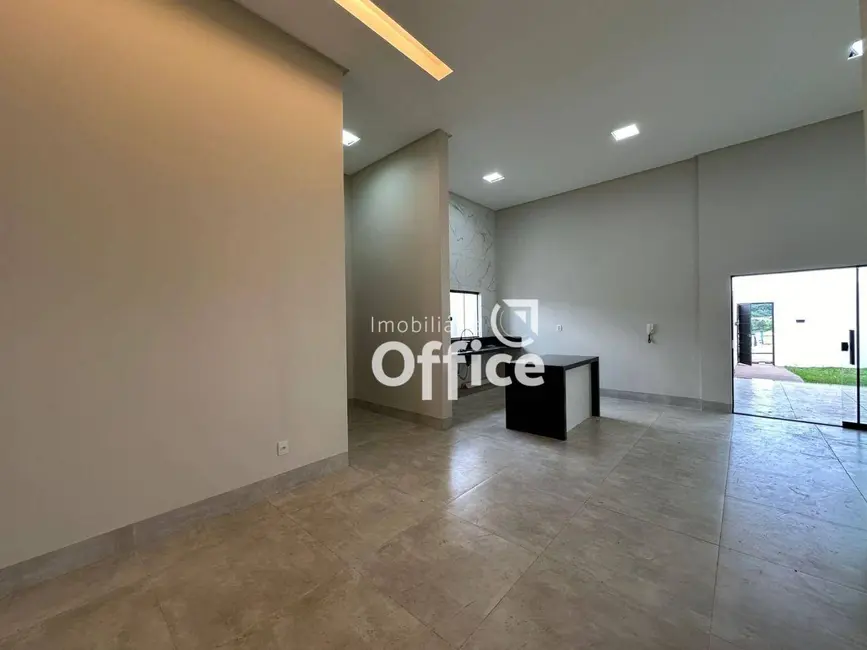 Foto 2 de Casa com 3 quartos à venda, 250m2 em Anapolis - GO