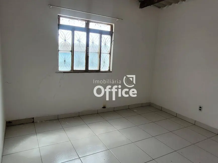 Casa com 3 quartos à venda, 300m2 em Jardim dos Ipês, Anapolis - GO - imagem 2 Foto 2 de Casa com 3 quartos à venda, 300m2 em Jardim dos Ipês, Anapolis - GO