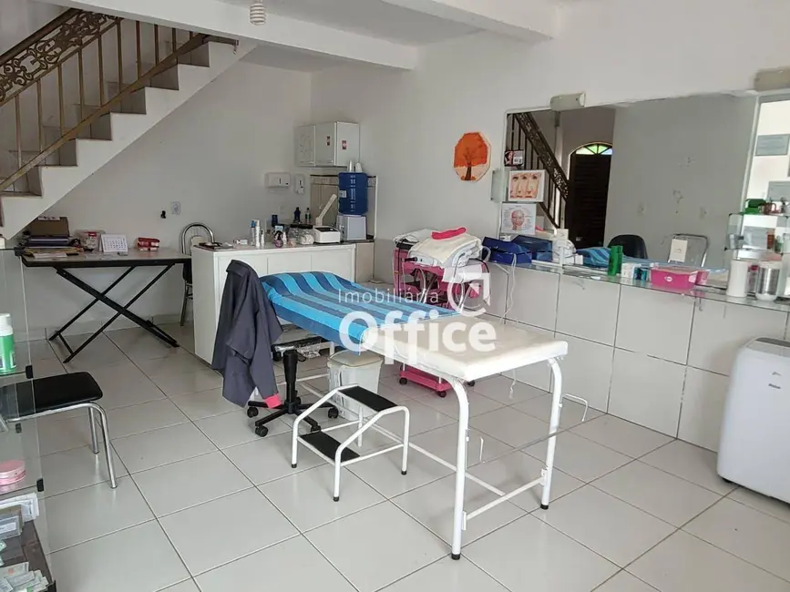 Casa com 3 quartos à venda, 300m2 em Jardim dos Ipês, Anapolis - GO - imagem 4 Foto 4 de Casa com 3 quartos à venda, 300m2 em Jardim dos Ipês, Anapolis - GO