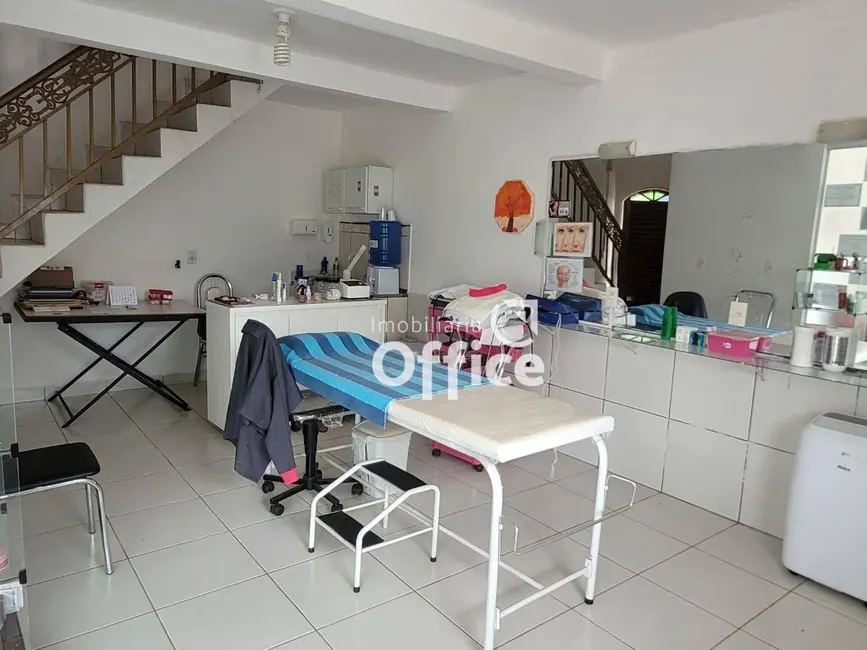 Casa com 3 quartos à venda, 300m2 em Jardim dos Ipês, Anapolis - GO - imagem 6 Foto 6 de Casa com 3 quartos à venda, 300m2 em Jardim dos Ipês, Anapolis - GO