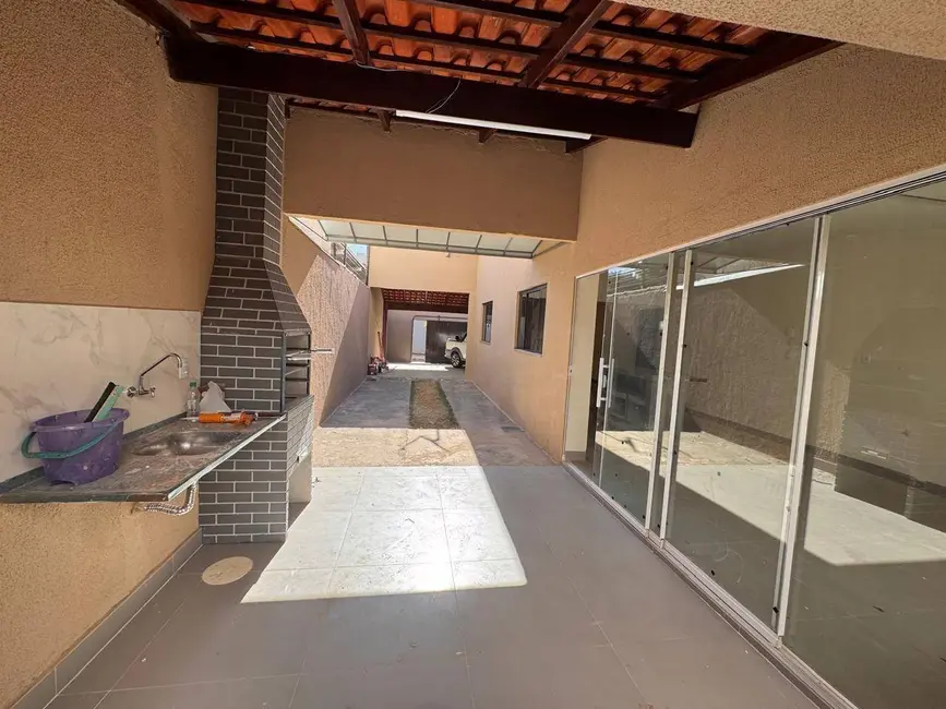 Foto 2 de Casa com 3 quartos à venda, 300m2 em Anapolis - GO