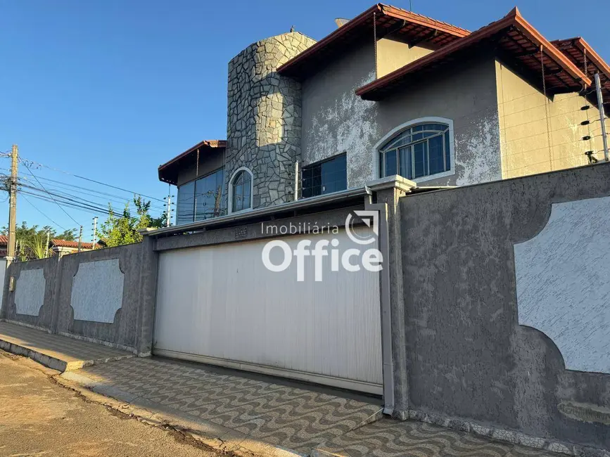 Foto 1 de Sobrado com 4 quartos à venda, 360m2 em Alvorada, Anapolis - GO