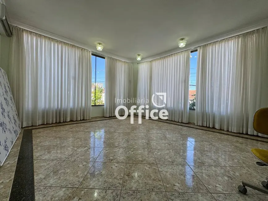 Foto 3 de Sobrado com 4 quartos à venda, 360m2 em Alvorada, Anapolis - GO