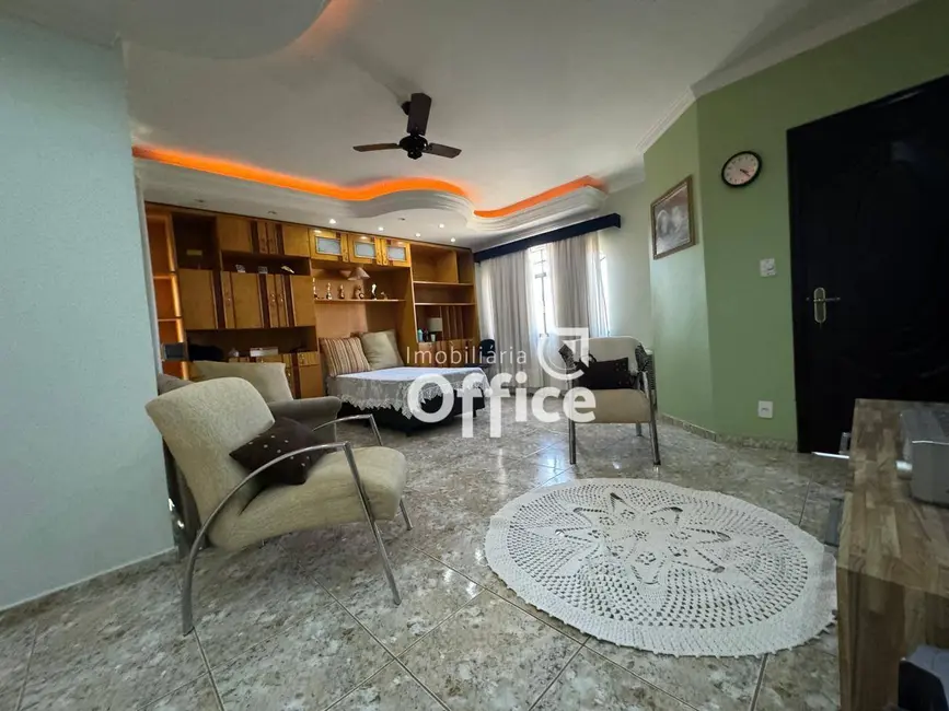 Foto 6 de Sobrado com 4 quartos à venda, 360m2 em Alvorada, Anapolis - GO