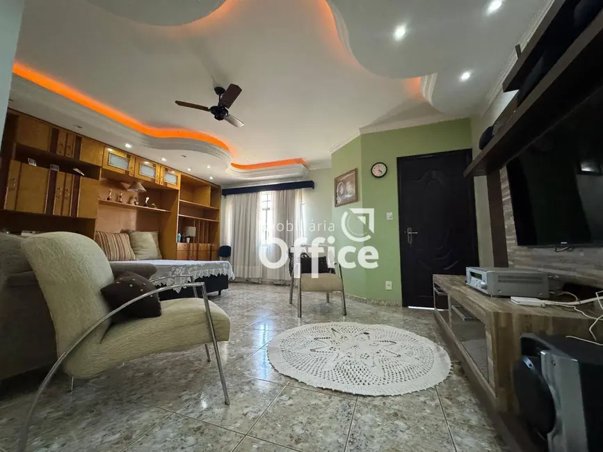 Foto 7 de Sobrado com 4 quartos à venda, 360m2 em Alvorada, Anapolis - GO