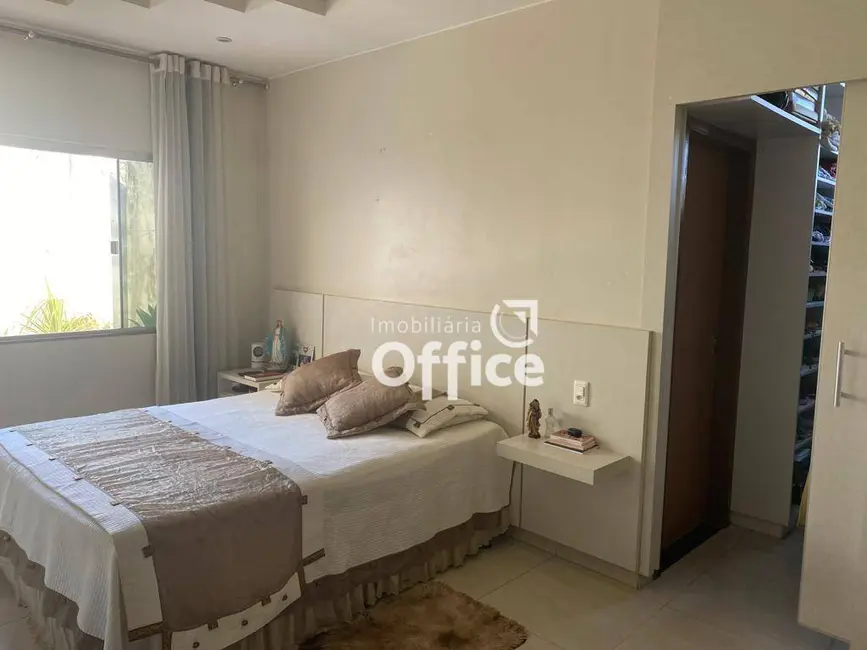 Foto 9 de Casa com 3 quartos à venda, 420m2 em Anápolis City, Anapolis - GO