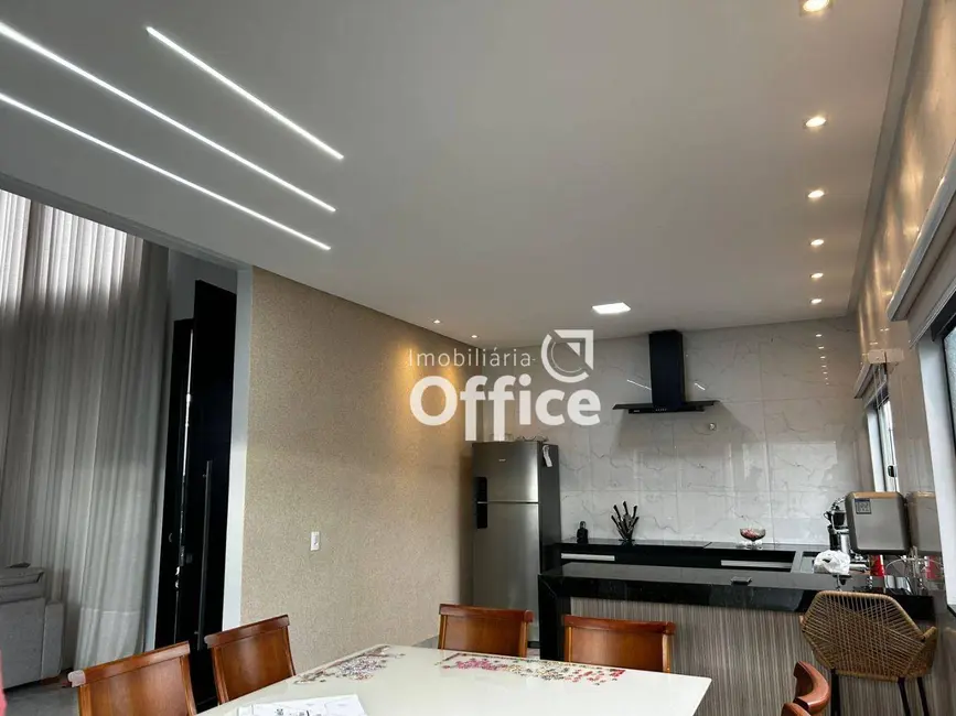 Sobrado com 3 quartos à venda, 360m2 em Residencial Ana Caroline, Anapolis - GO - imagem 7 Foto 7 de Sobrado com 3 quartos à venda, 360m2 em Residencial Ana Caroline, Anapolis - GO