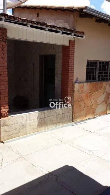 Foto 2 de Casa com 4 quartos à venda, 270m2 em Vila Santana, Anapolis - GO