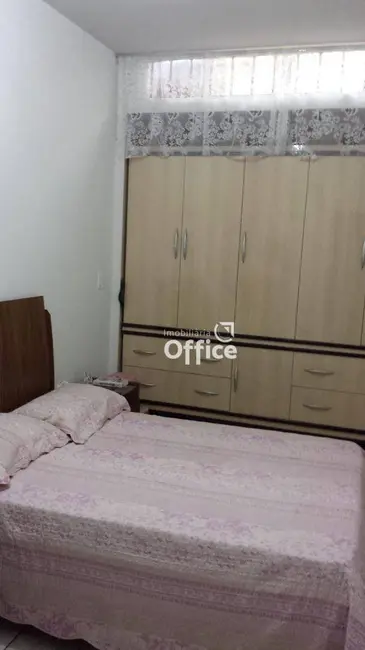 Foto 8 de Casa com 4 quartos à venda, 270m2 em Vila Santana, Anapolis - GO
