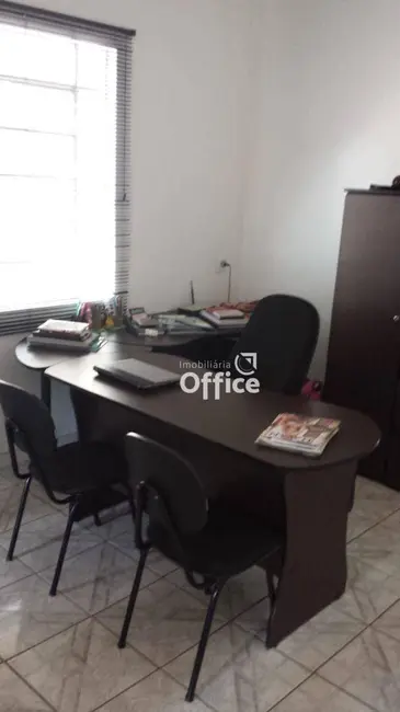 Foto 9 de Casa com 4 quartos à venda, 270m2 em Vila Santana, Anapolis - GO