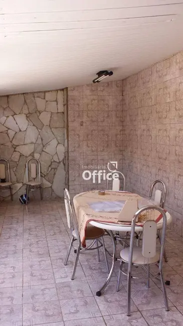 Foto 3 de Casa com 4 quartos à venda, 270m2 em Vila Santana, Anapolis - GO