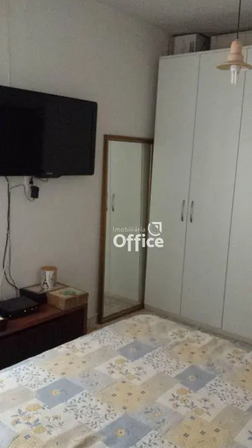 Foto 6 de Casa com 4 quartos à venda, 270m2 em Vila Santana, Anapolis - GO