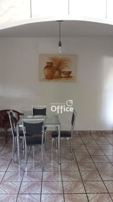 Foto 5 de Casa com 4 quartos à venda, 270m2 em Vila Santana, Anapolis - GO