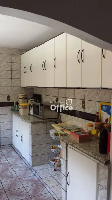 Foto 4 de Casa com 4 quartos à venda, 270m2 em Vila Santana, Anapolis - GO