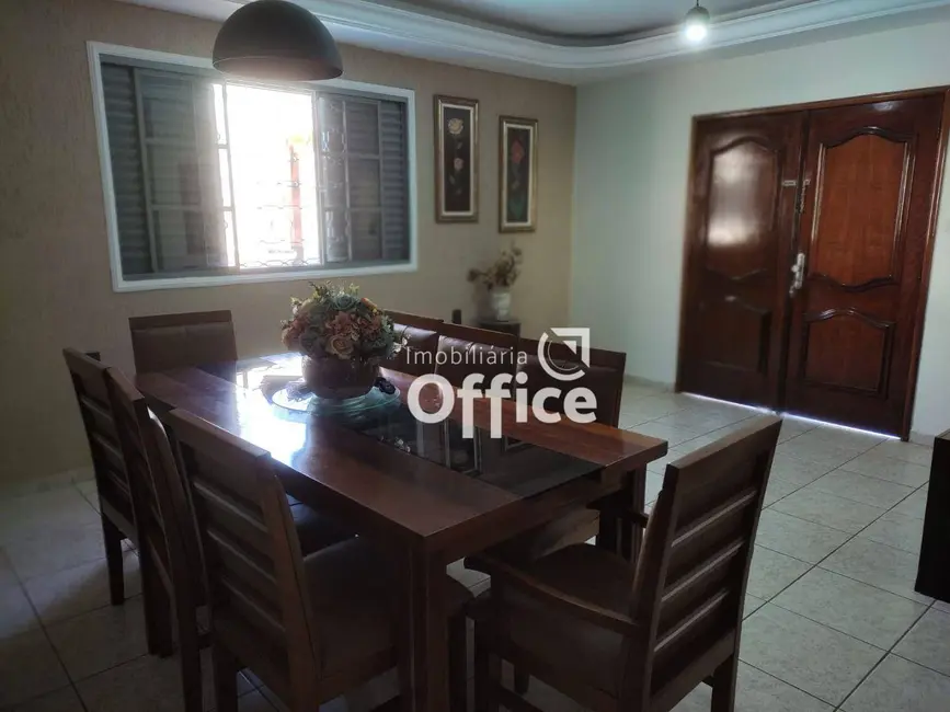 Casa com 3 quartos à venda, 600m2 em Parque Brasília 2ª Etapa, Anapolis - GO - imagem 3 Foto 3 de Casa com 3 quartos à venda, 600m2 em Parque Brasília 2ª Etapa, Anapolis - GO