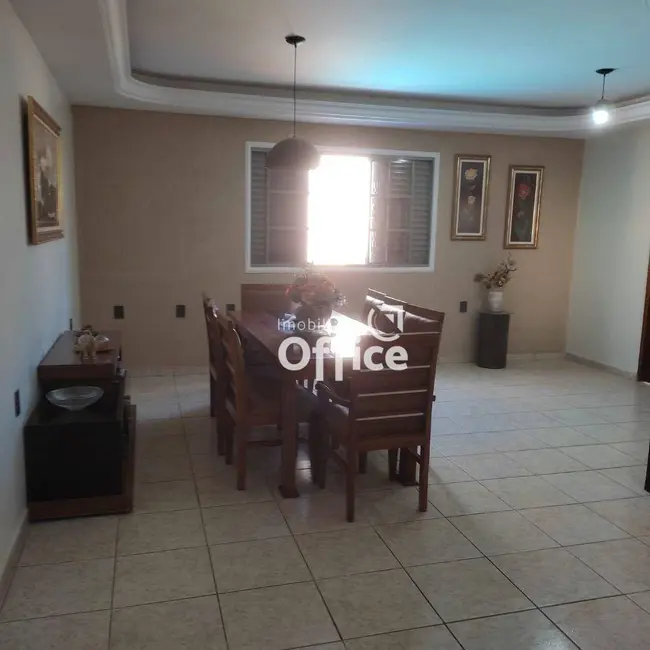 Foto 2 de Casa com 3 quartos à venda, 600m2 em Parque Brasília 2ª Etapa, Anapolis - GO