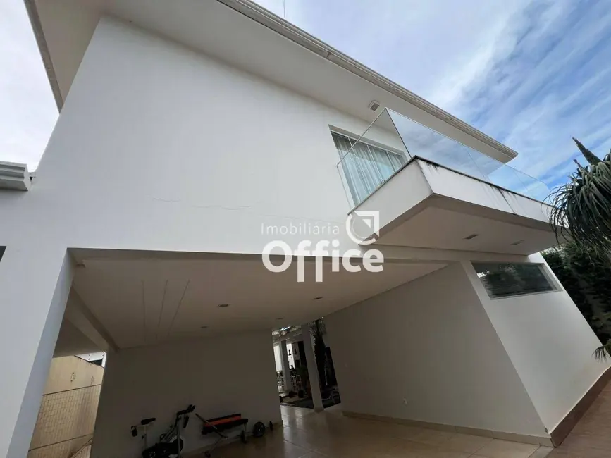 Foto 1 de Sobrado com 3 quartos à venda, 450m2 em Anápolis City, Anapolis - GO