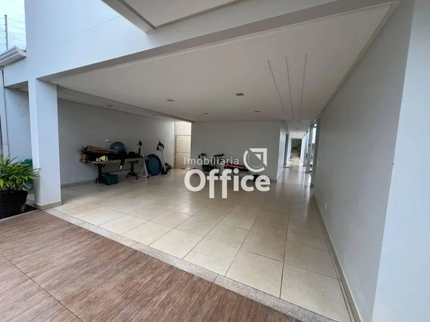 Sobrado com 3 quartos à venda, 450m2 em Anápolis City, Anapolis - GO - imagem 2 Foto 2 de Sobrado com 3 quartos à venda, 450m2 em Anápolis City, Anapolis - GO