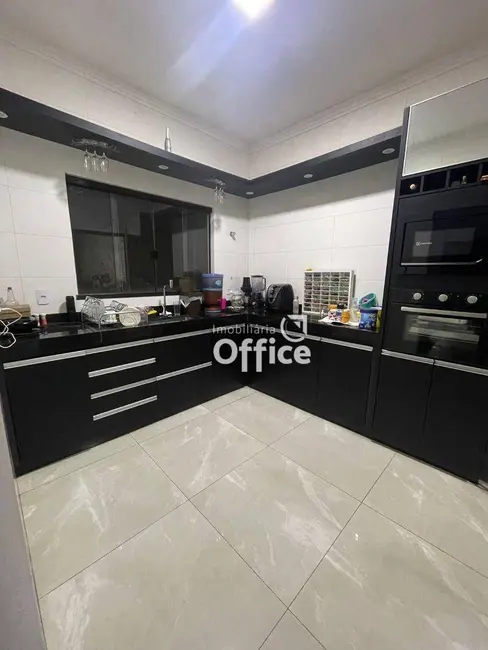 Casa com 3 quartos à venda, 270m2 em Setor Summerville, Anapolis - GO - imagem 5 Foto 5 de Casa com 3 quartos à venda, 270m2 em Setor Summerville, Anapolis - GO