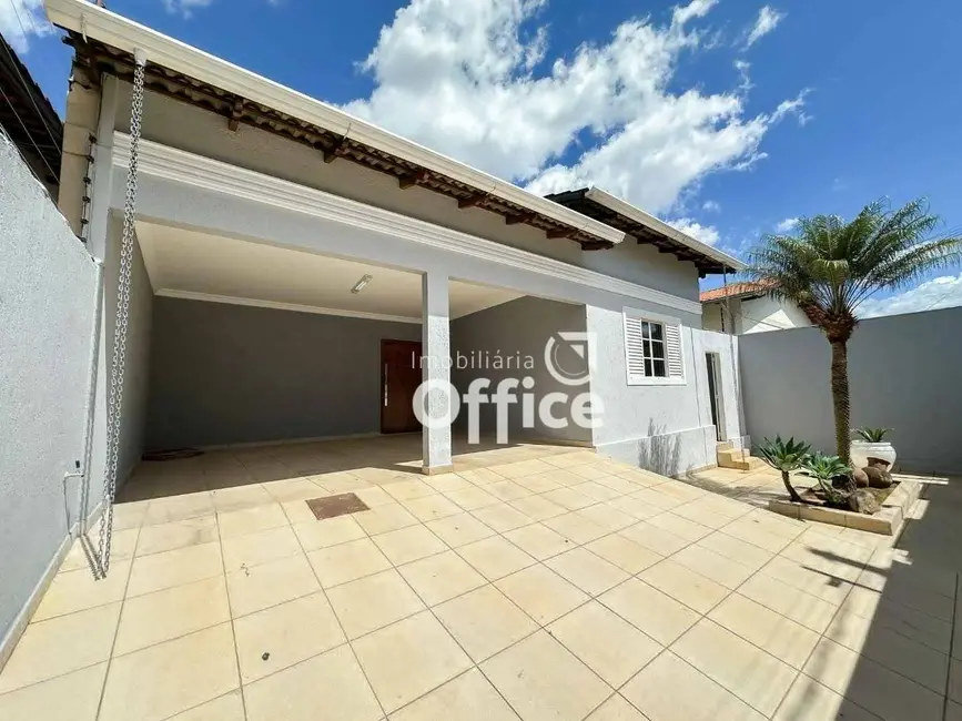 Casa com 3 quartos à venda, 360m2 em Anápolis City, Anapolis - GO - imagem 1 Foto 1 de Casa com 3 quartos à venda, 360m2 em Anápolis City, Anapolis - GO