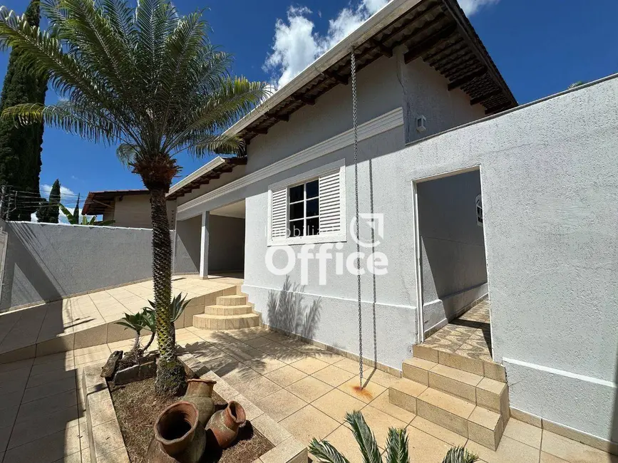 Casa com 3 quartos à venda, 360m2 em Anápolis City, Anapolis - GO - imagem 2 Foto 2 de Casa com 3 quartos à venda, 360m2 em Anápolis City, Anapolis - GO