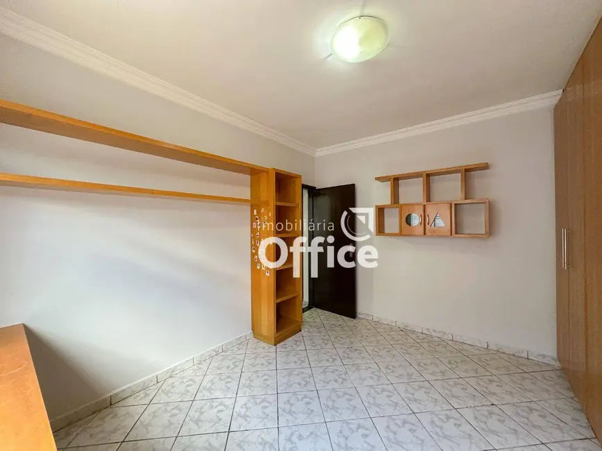 Casa com 3 quartos à venda, 360m2 em Anápolis City, Anapolis - GO - imagem 8 Foto 8 de Casa com 3 quartos à venda, 360m2 em Anápolis City, Anapolis - GO