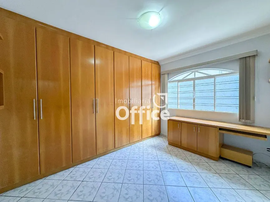 Casa com 3 quartos à venda, 360m2 em Anápolis City, Anapolis - GO - imagem 9 Foto 9 de Casa com 3 quartos à venda, 360m2 em Anápolis City, Anapolis - GO