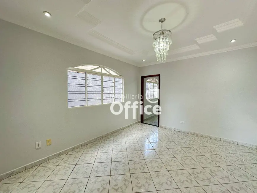 Casa com 3 quartos à venda, 360m2 em Anápolis City, Anapolis - GO - imagem 3 Foto 3 de Casa com 3 quartos à venda, 360m2 em Anápolis City, Anapolis - GO