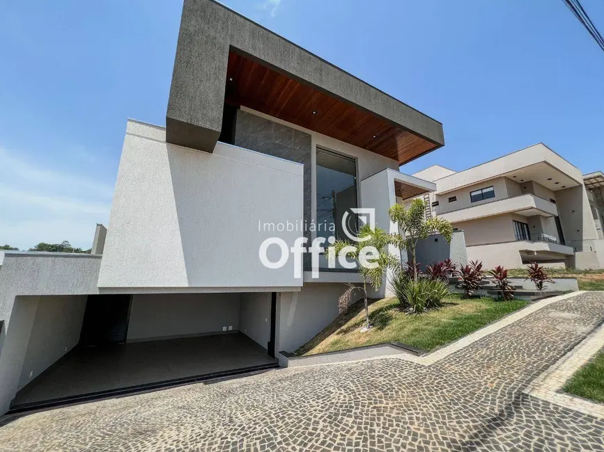 Foto 2 de Casa de Condomínio com 3 quartos à venda, 420m2 em Anapolis - GO
