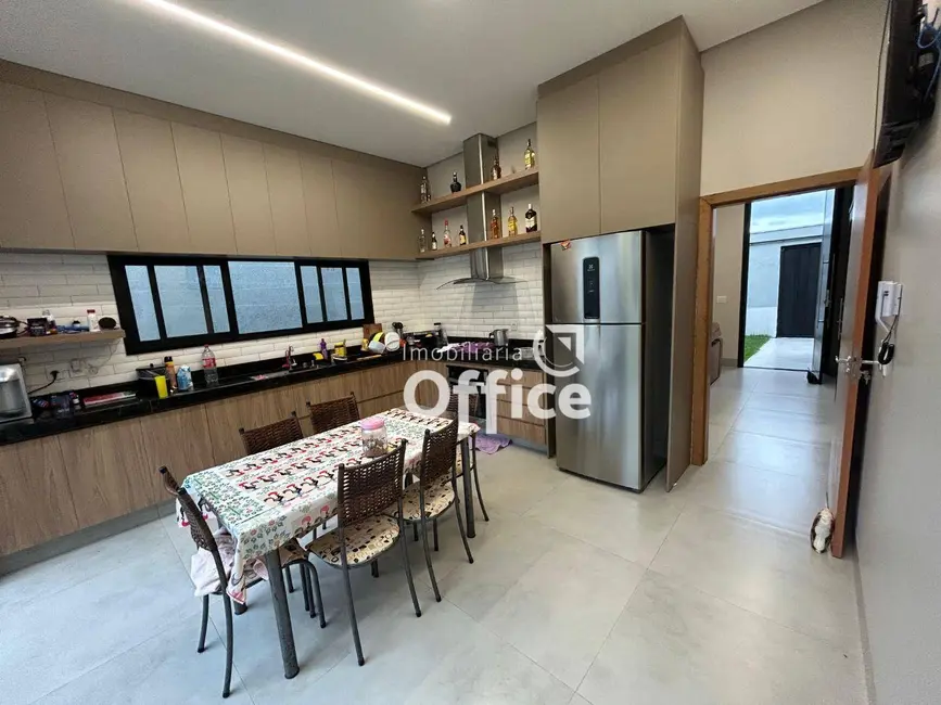 Foto 6 de Casa com 4 quartos à venda, 300m2 em Residencial Cerejeiras, Anapolis - GO