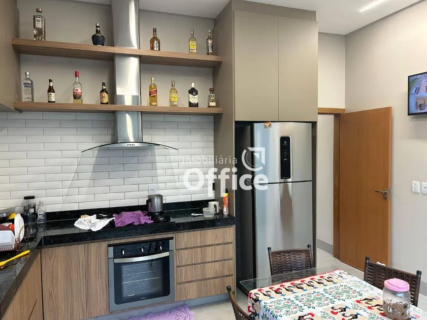 Foto 4 de Casa com 4 quartos à venda, 300m2 em Residencial Cerejeiras, Anapolis - GO