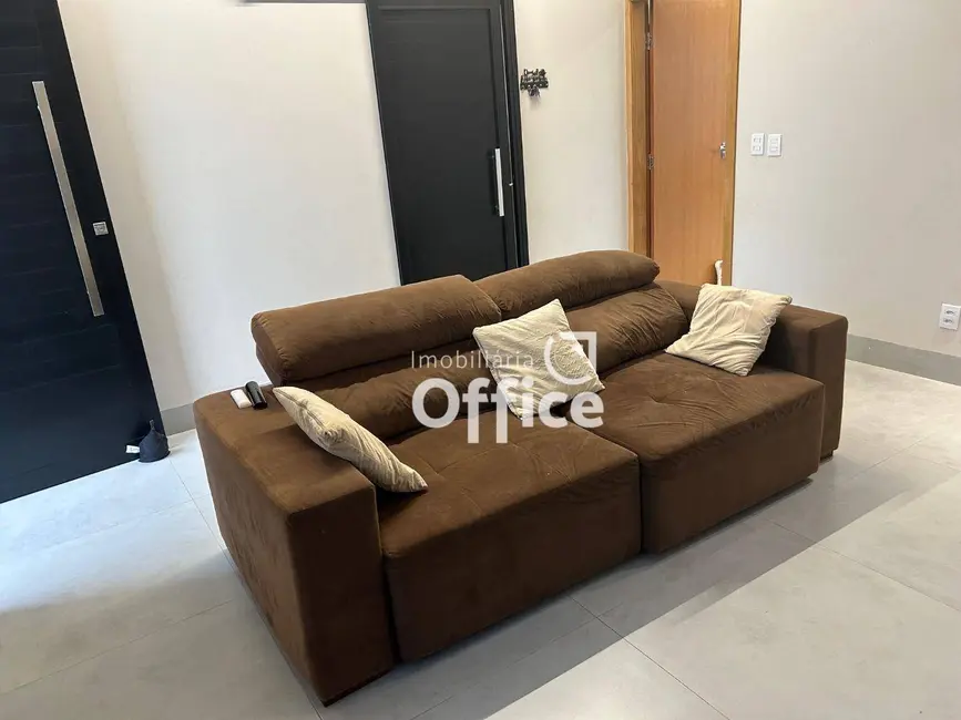 Foto 2 de Casa com 4 quartos à venda, 300m2 em Residencial Cerejeiras, Anapolis - GO