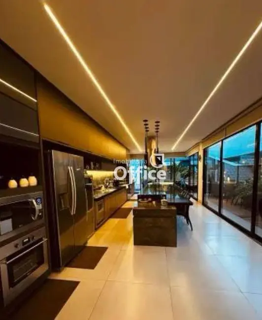 Foto 1 de Sobrado com 4 quartos à venda, 360m2 em Anapolis - GO
