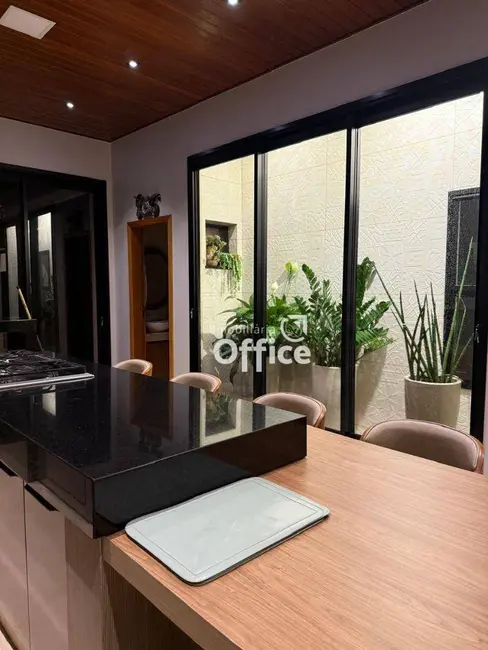 Foto 3 de Casa de Condomínio com 3 quartos à venda, 420m2 em Anapolis - GO